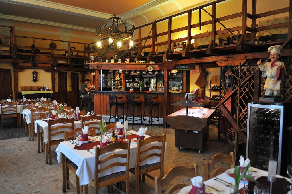 Hotel Max Simek Ostrava Extérieur photo